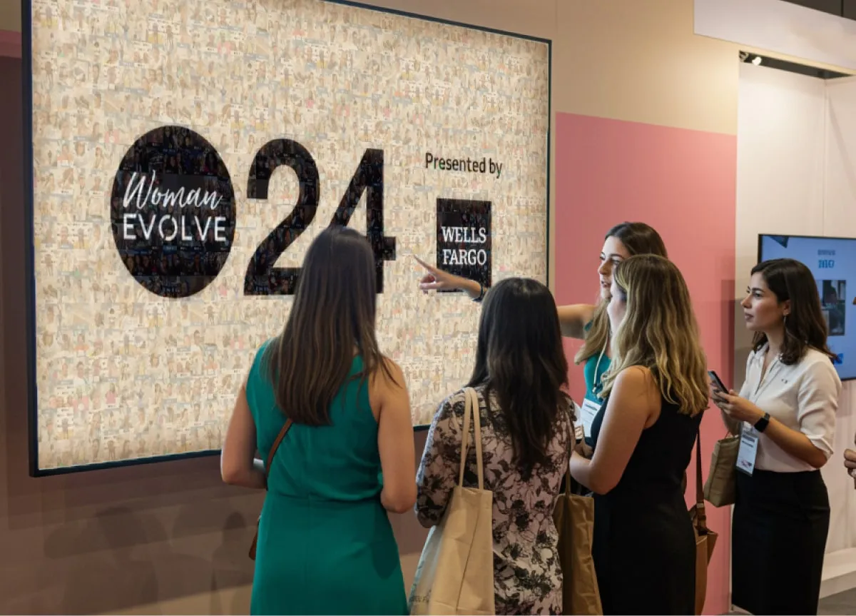 showcase live user generated content to drive even more engagement with your booth